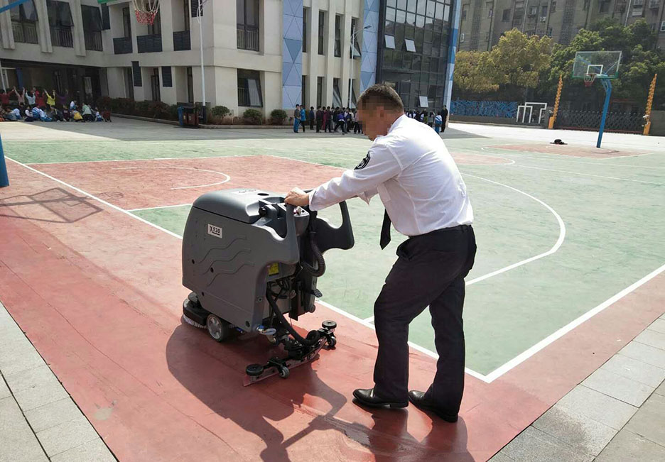 江西大型清潔設(shè)備多功能洗地機(jī)和電動(dòng)<a href=http://www.xuanxuan52.top target=_blank class=infotextkey>掃地車生產(chǎn)廠</a>